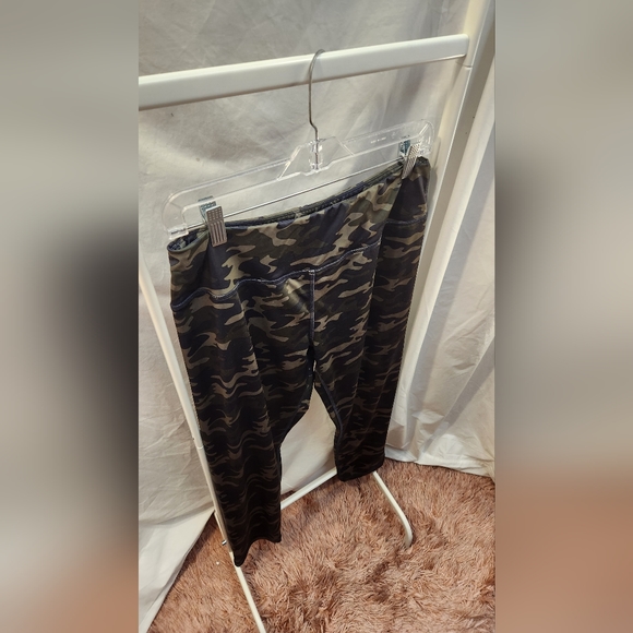 ACTIVEWEAR by Jennifer Lauren - Picture 3 of 5